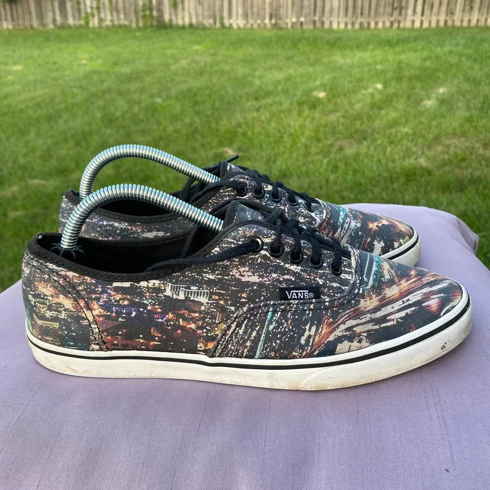 Vans Lo Graffiti City Lights Men's size 6/ Women's size 7.5 Skate Shoes T375 - Picture 1 of 9